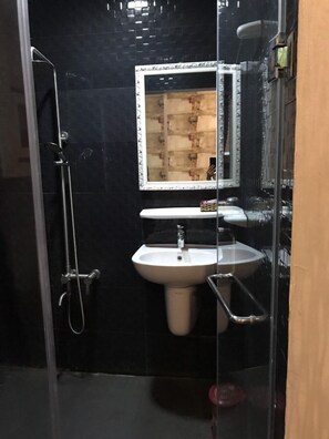 Economy Double or Twin Room | Bathroom | Slippers, towels