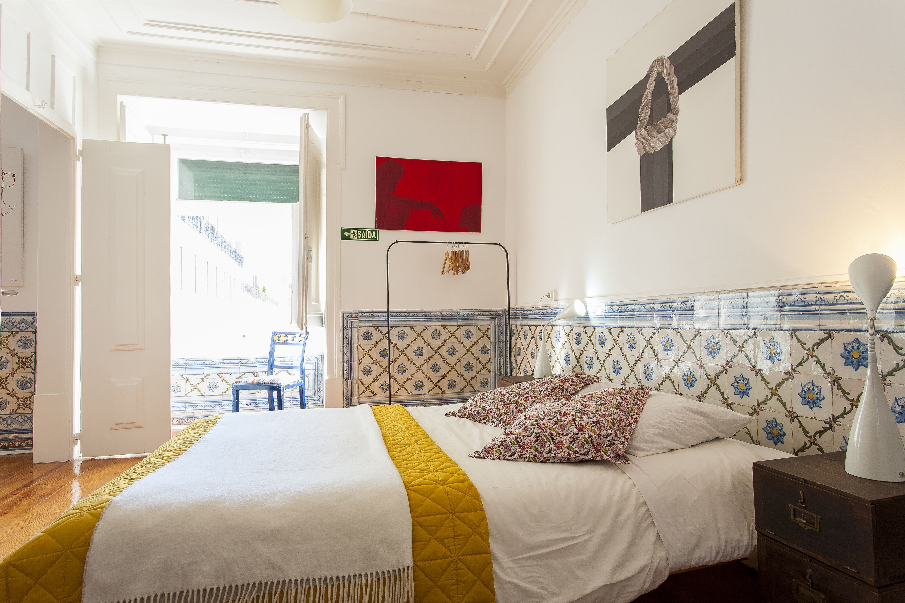 ALTIDO Classic 3BR home w/workspace in Chiado, 2mins from Baixa-Chiado subway