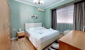 家庭公寓, 1 间卧室, 无烟房, 城市景观 | 迷你吧、特色家居、办公桌、遮光窗帘