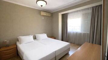 Minibar, individuel indretning, skrivebord, mørklægningsgardiner