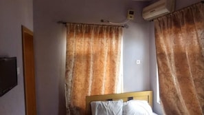 Standard Δωμάτιο | Wi-Fi, κλινοσκεπάσματα