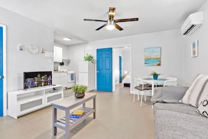 エコノミー アパートメント | リビングルーム | 薄型テレビ、Netflix、ストリーミングサービス