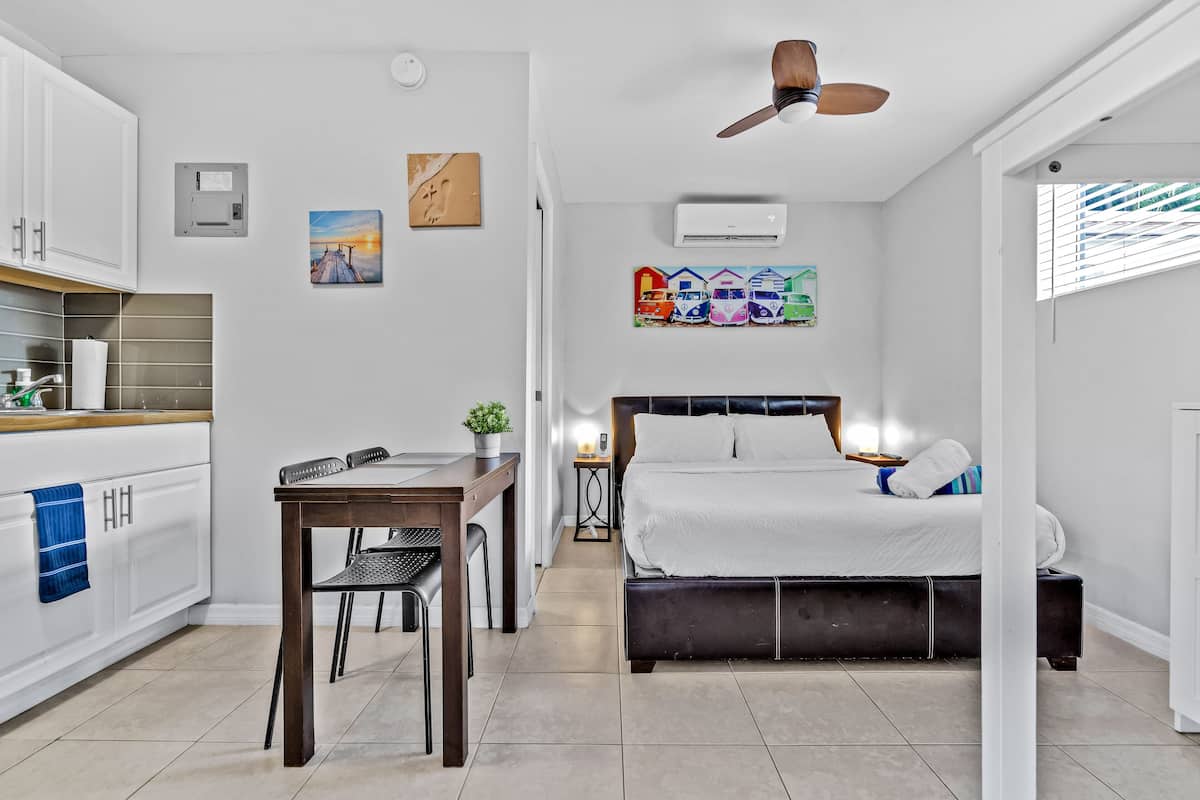Basic-Studio | Schallisolierte Zimmer, Bügeleisen/Bügelbrett, kostenloses WLAN