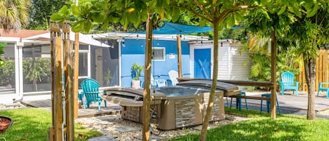 Outdoor spa tub