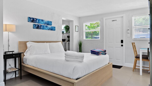 Studio | Soundproofing, iron/ironing board, free WiFi, bed sheets - The Blue House Fort Lauderdale (Fort Lauderdale)