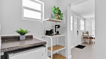 Studio | Private kitchen | Microwave, stovetop, coffee/tea maker, cookware/dishes/utensils
