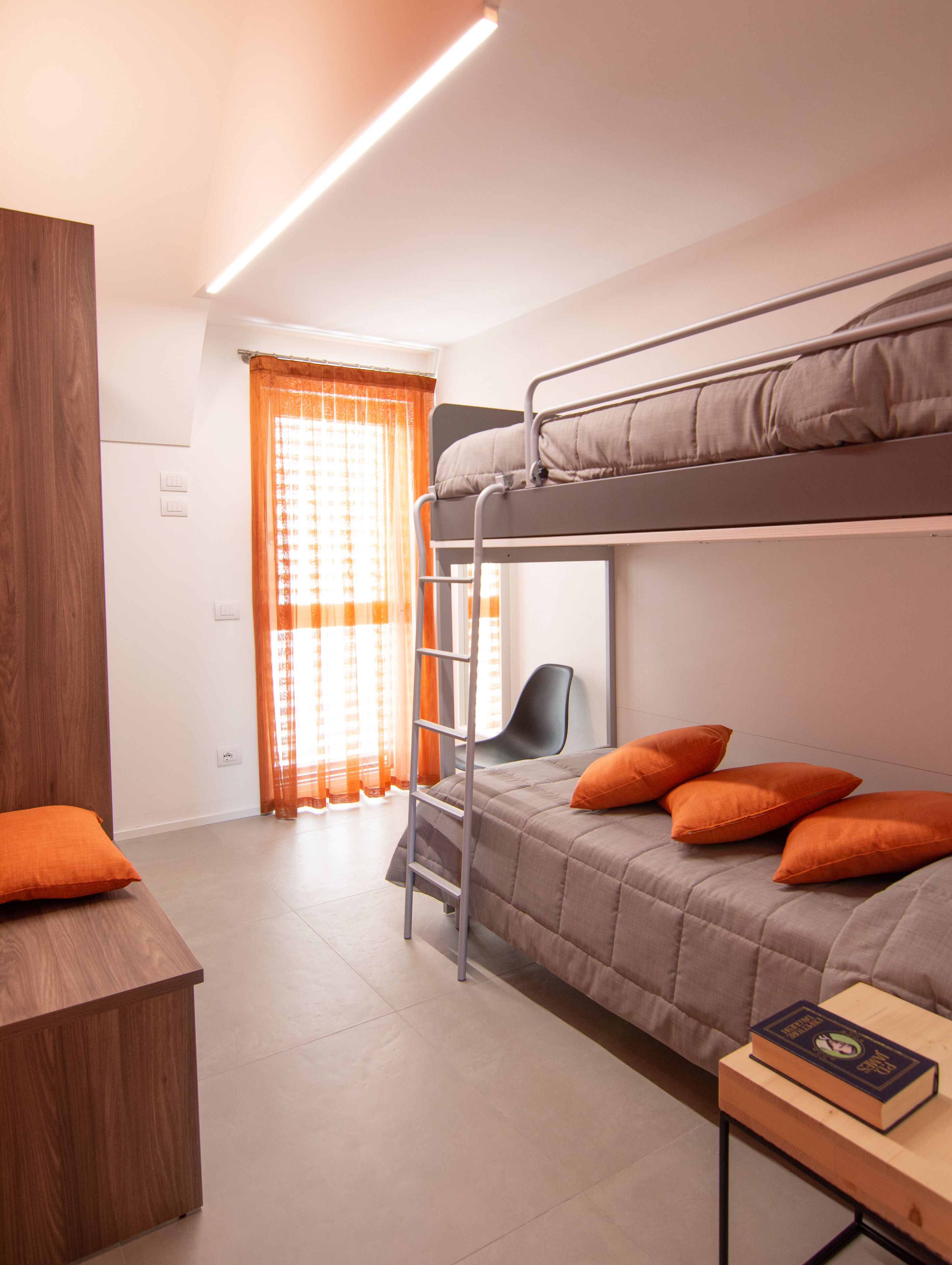 Suite Malvasia suite in a new private building near the sea and the center.