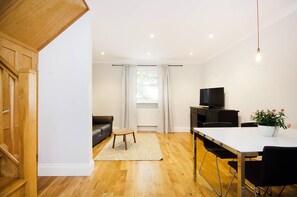 Interior - Beautiful Two Bedroom Apartment near Hyde's Park (London)