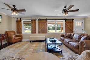 TV, DVD player, books, video library - Ranch Getaway, Large Groups Accomodations possible, within an hour to the beach! (Laurel Hill)