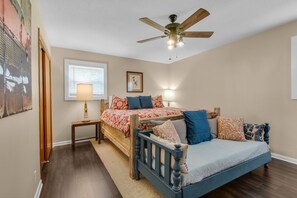 5 camere, una scrivania, ferro/asse da stiro, Wi-Fi gratuito