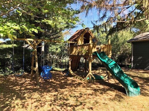 PRIVATE heated pool & hot tub, dogs ok, near Keeneland