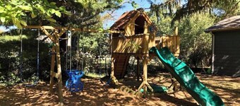 PRIVATE heated pool & hot tub, dogs ok, near Keeneland