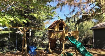 PRIVATE heated pool & hot tub, dogs ok, near Keeneland