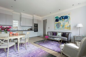 Apartment (2 Bedrooms) | Living room | TV