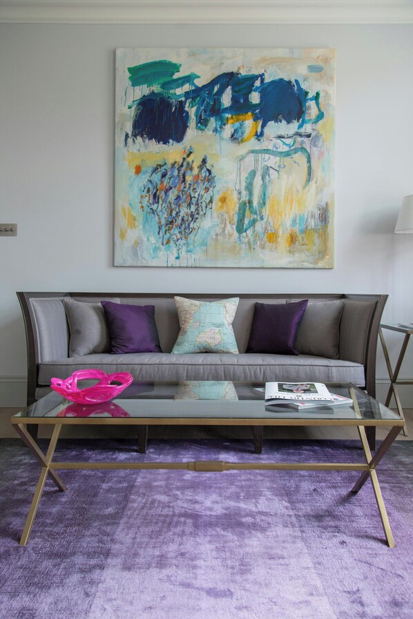 Apartment (2 Bedrooms) | Living area | TV