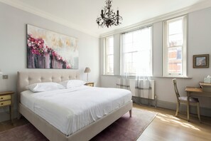 Lejlighed (2 Bedrooms) | 2 soveværelser, individuelt design, individuel indretning, skrivebord