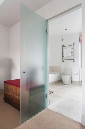 Bathroom - Campden Street V (London)