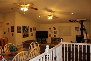 Televisio, takka, videokirjasto