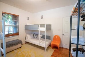 Room - Mid Town Hippie House by the Bay (Miami)