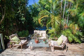 Property grounds - Mid Town Hippie House by the Bay (Miami)