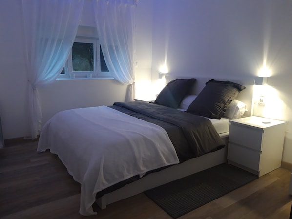 1 soverom, strykejern/-brett, wi-fi og sengetøy