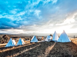 全景帐篷房, 独立浴室, 山景 (Eco Tent) | 羽绒被、折叠床/加床(额外收费)、床单