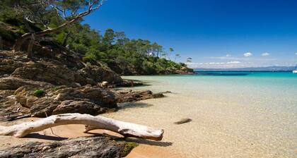 Splendide villa climatisée dans le Var au calme à 800 mÚtres de la plage