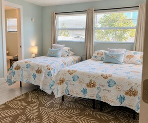 Room - Vanderbilt Palms Retreat, Walk/Bike to Beach,Shops,Dining, Large Fenced Yard (Naples)