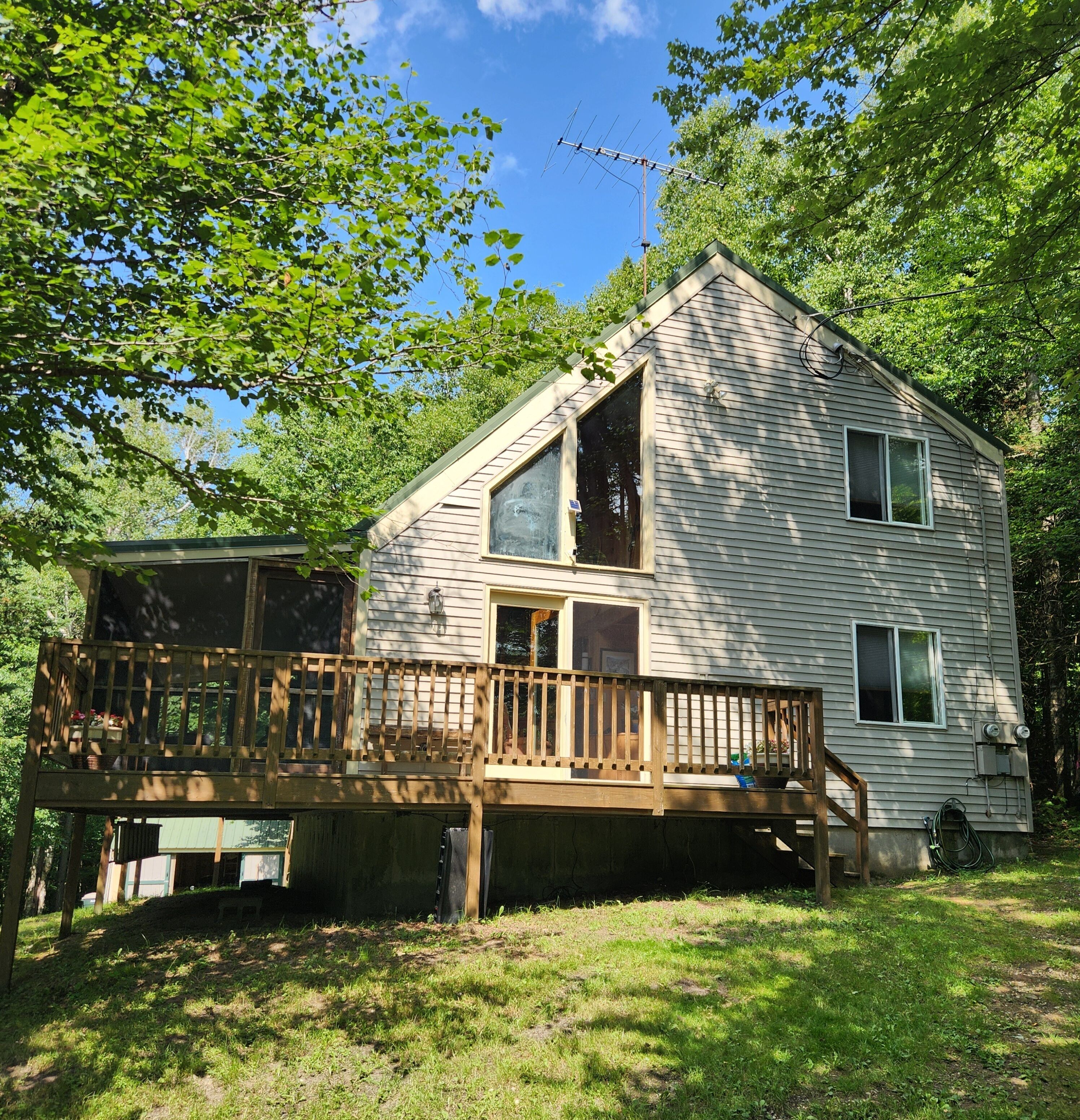 Private Chalet located 8 minutes from Mt. Snow and close to golf and hiking.