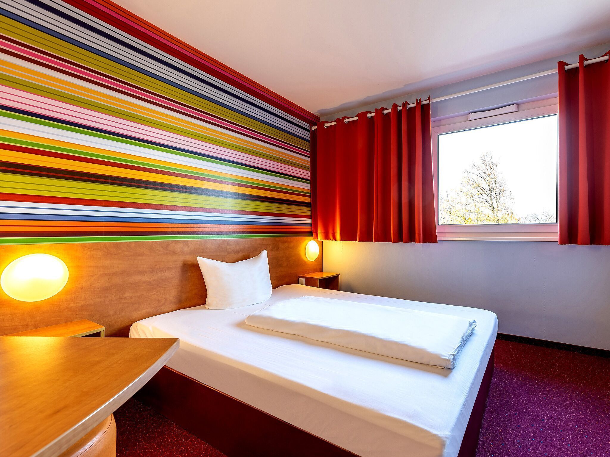 Bureau, chambres insonorisées, Wi-Fi gratuit, draps fournis