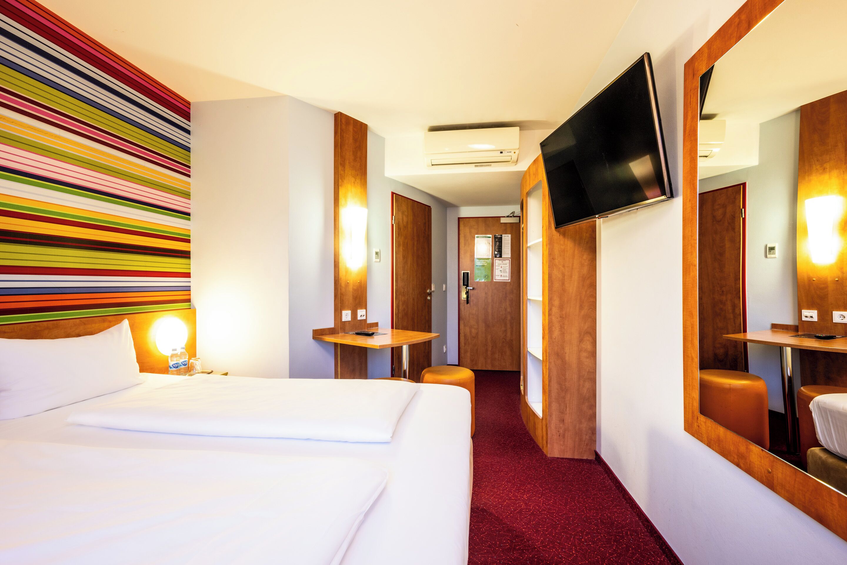 1 bedroom, desk, soundproofing, free wifi