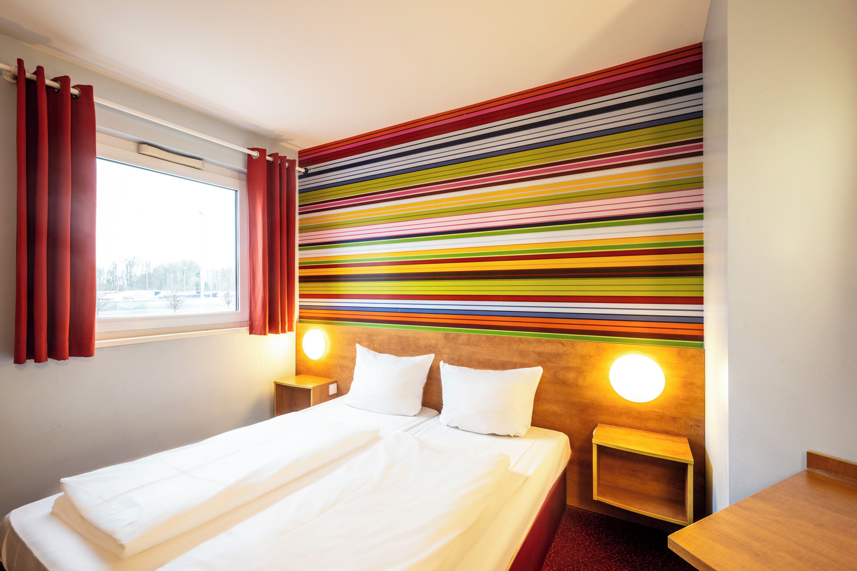 1 bedroom, desk, soundproofing, free wifi