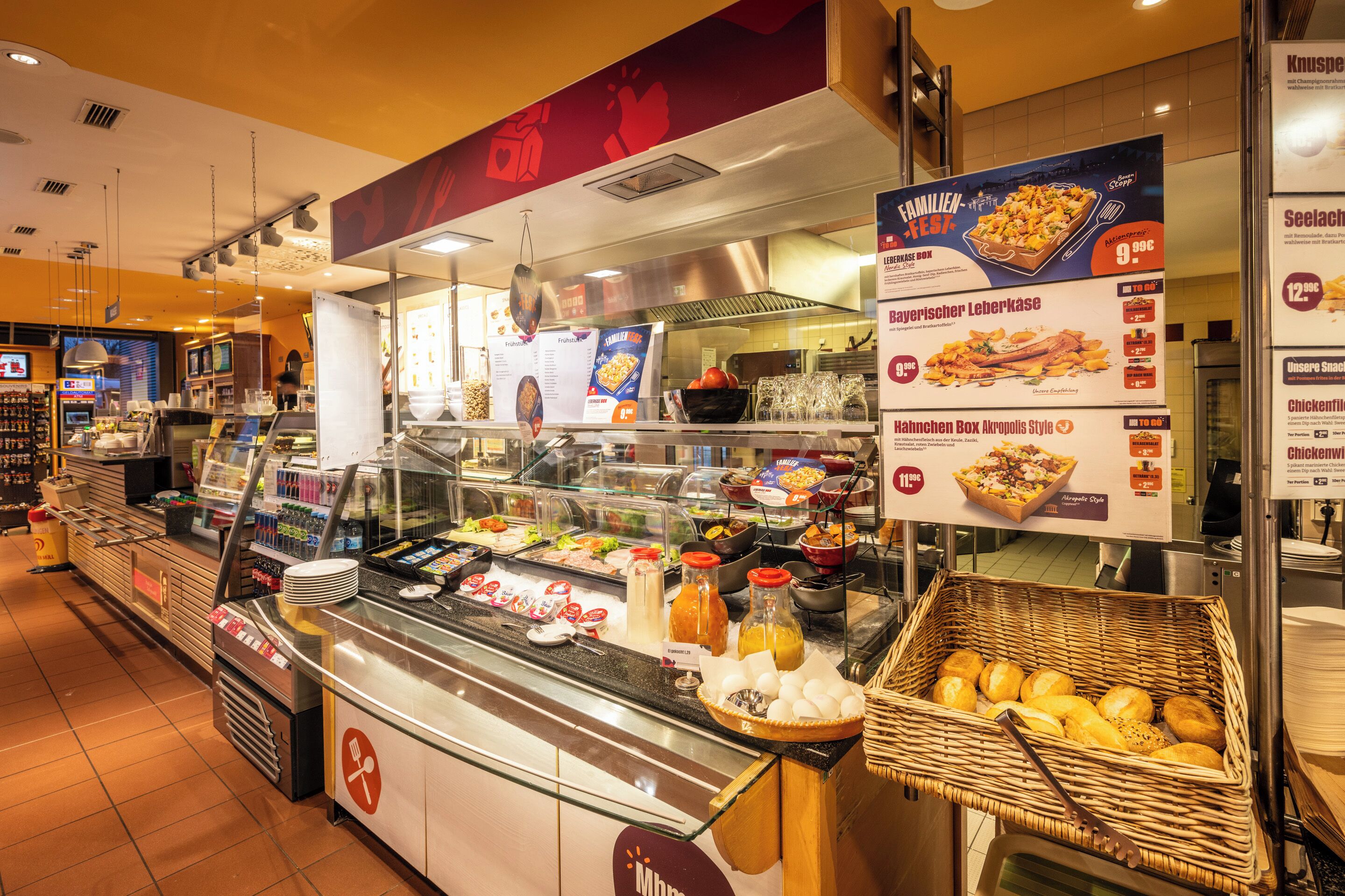 Tägliches Frühstücksbuffet (12.95 EUR pro Person)