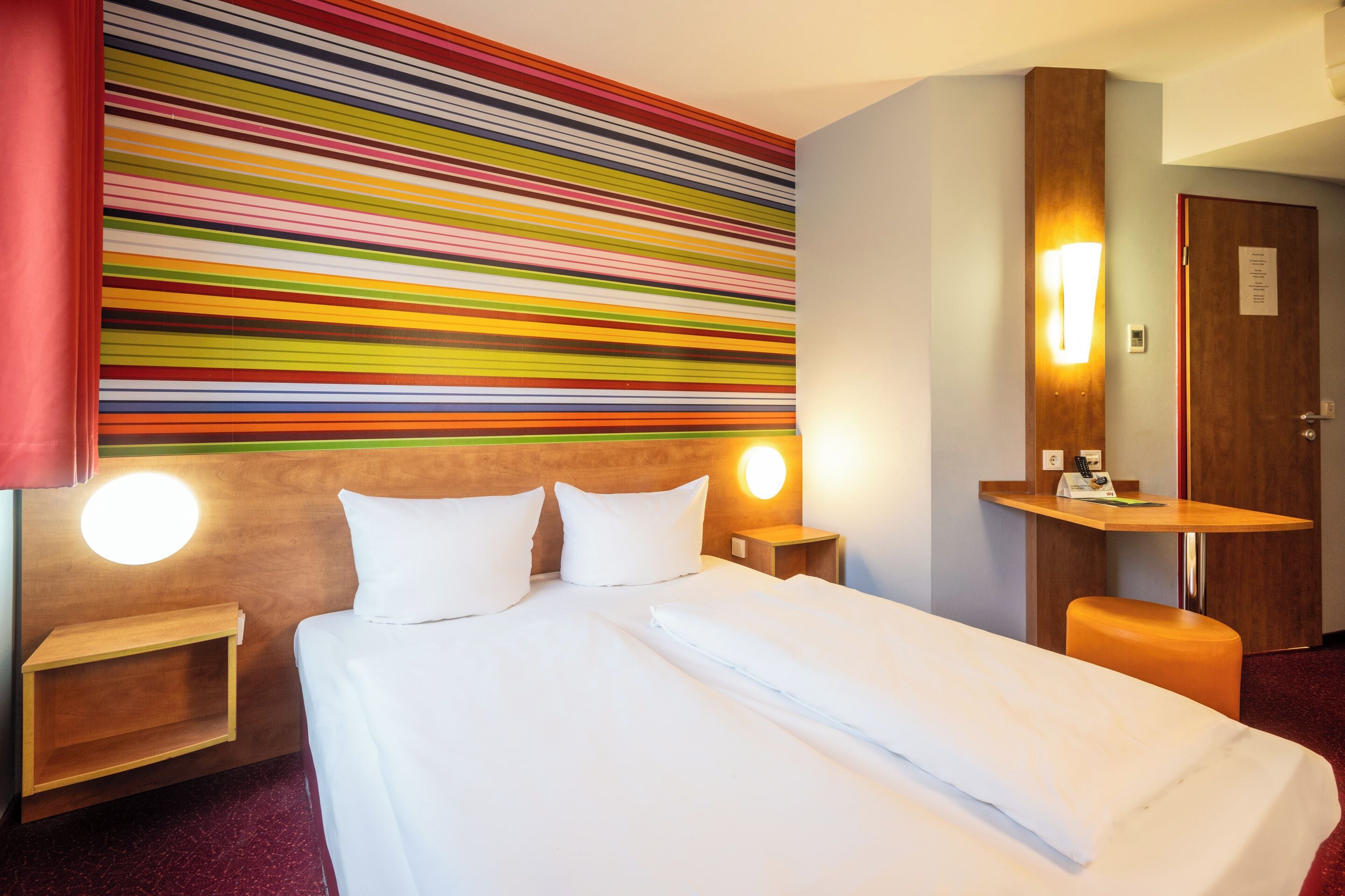 1 bedroom, desk, soundproofing, free wifi