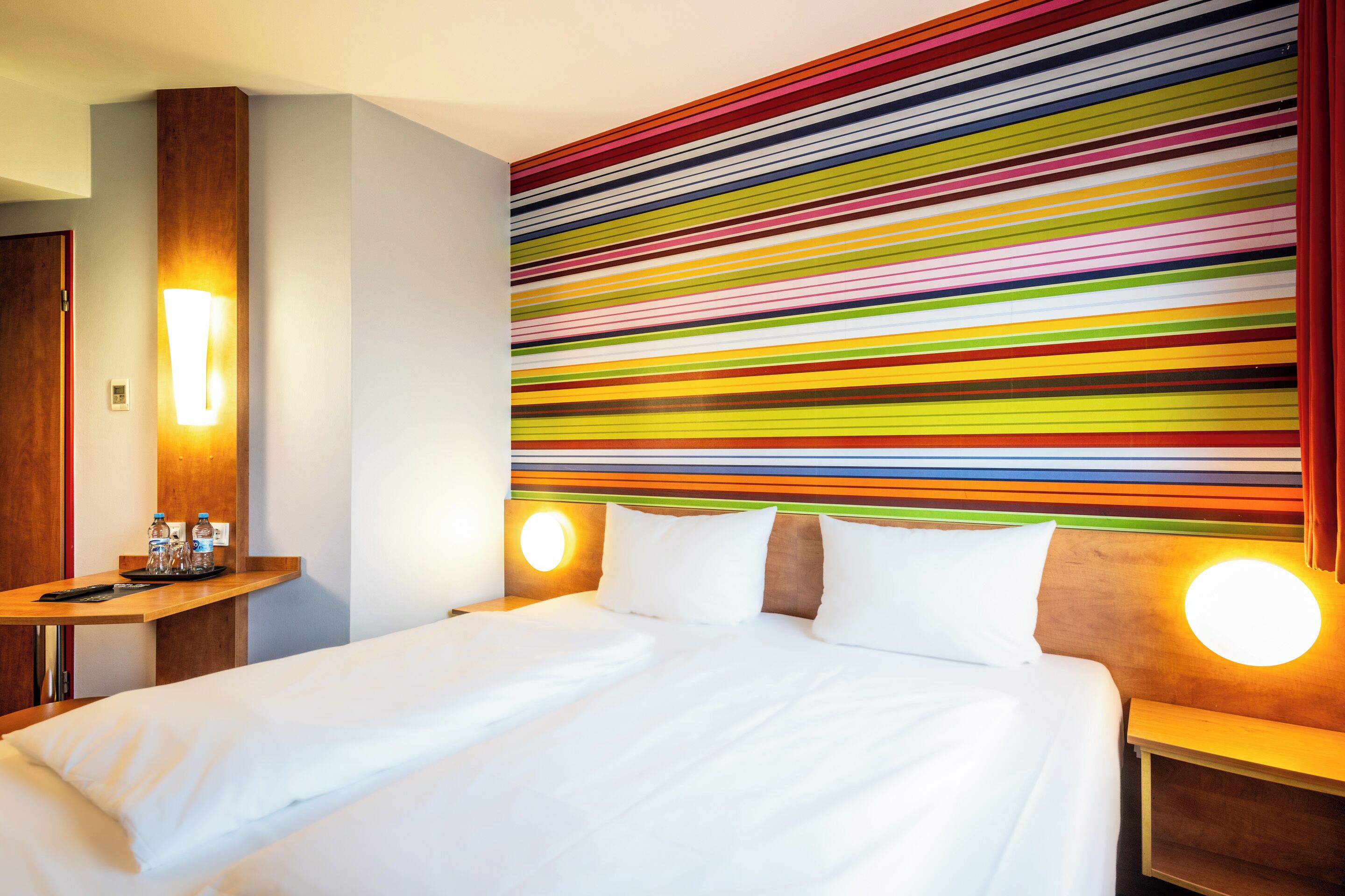 1 bedroom, desk, soundproofing, free wifi