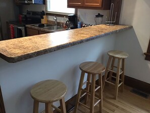 Fridge, microwave, oven, stovetop - Hard Rock! Professionally Cleaned, Self Check In - Sleeps 15 (Racine)