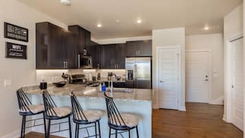 Fridge, microwave, oven, stovetop