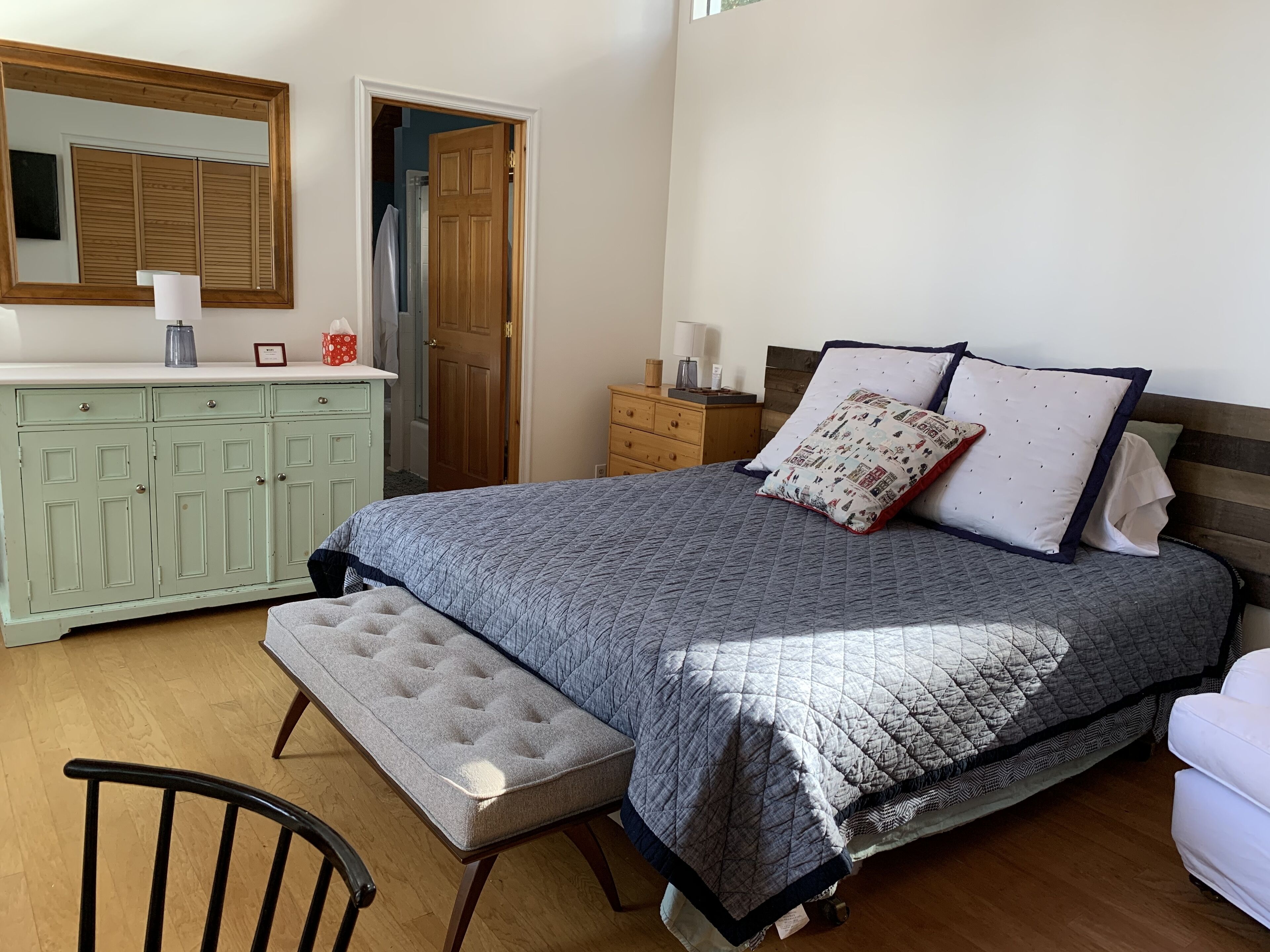 Endless Summer Vibes at Renovated Cabin in Green Valley Lake