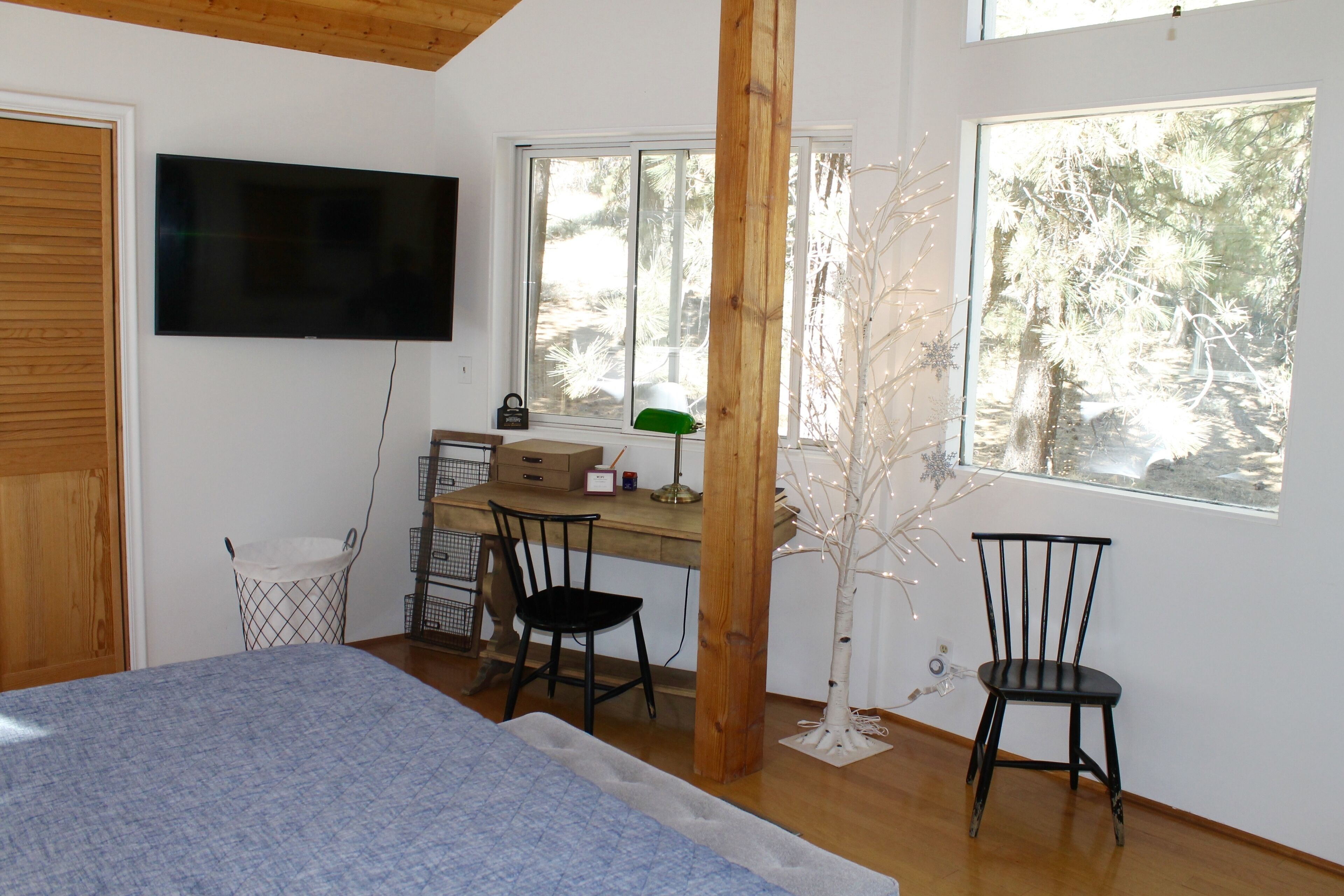 Endless Summer Vibes at Renovated Cabin in Green Valley Lake