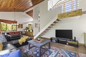 Een smart-tv en een open haard