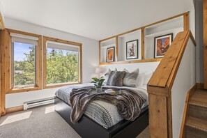 3 slaapkamers, een bureau, een strijkplank/strijkijzer, wifi