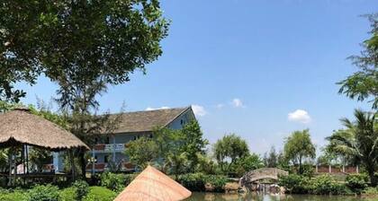 Sun & Sea Resort- Standard Unit 17