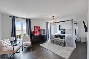 4 bedrooms, WiFi, bed sheets