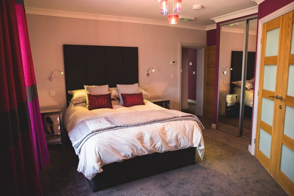 Soundproofing, iron/ironing board, free WiFi, bed sheets - The Quarry Burn (Crook)