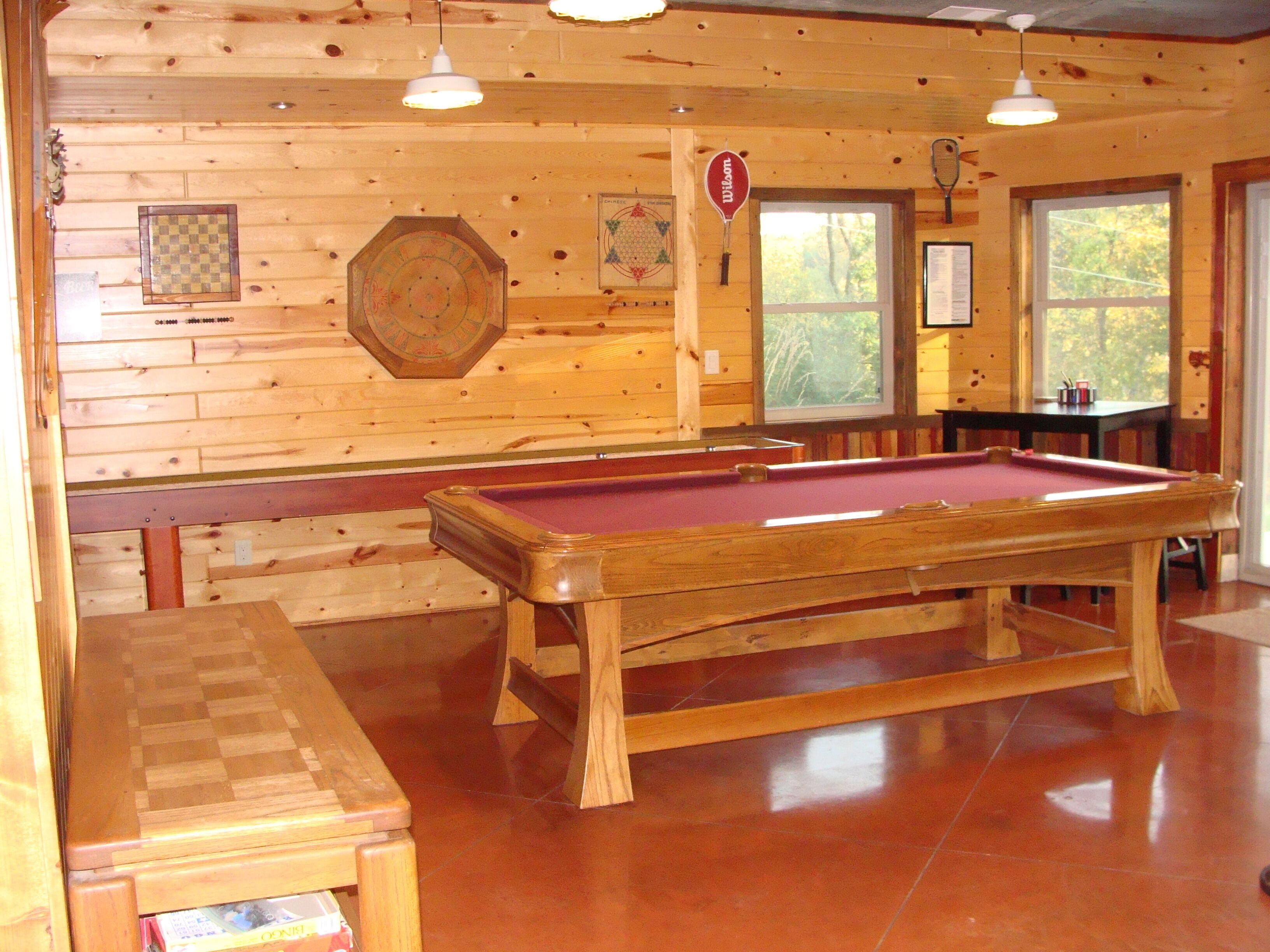 The Lodge - Custom Cabin Nestled in the Woods close to Decorah