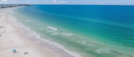 Beach nearby, sun-loungers, beach towels