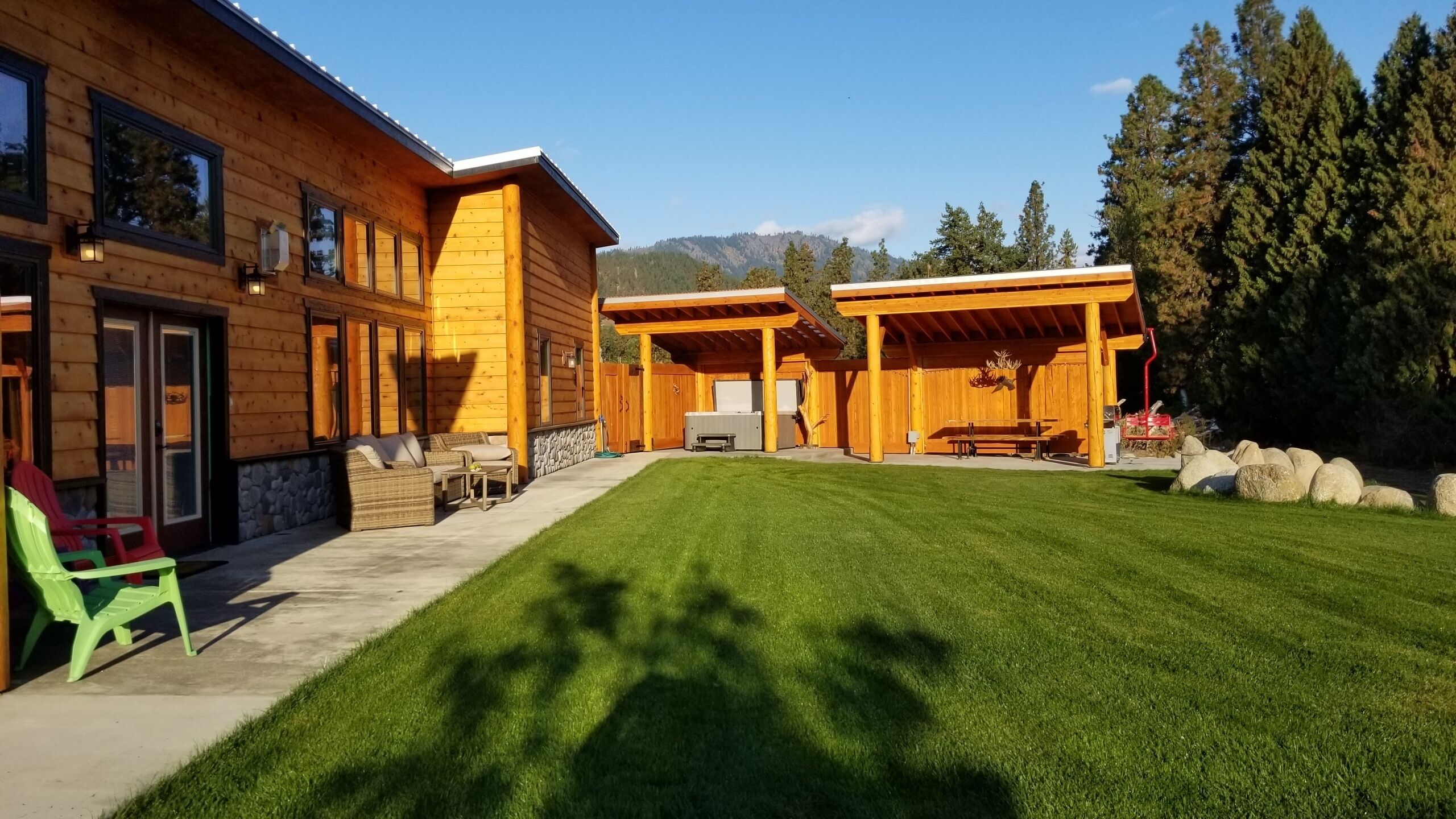 Beach House On The River, Leavenworth, Privately owned Beach, Hot Tub, BBQ.