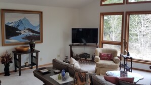 Unclassified image, 5 of 28, button - Teton Views & Privacy in Jackson Home - 30 day minimum rentals (Jackson)