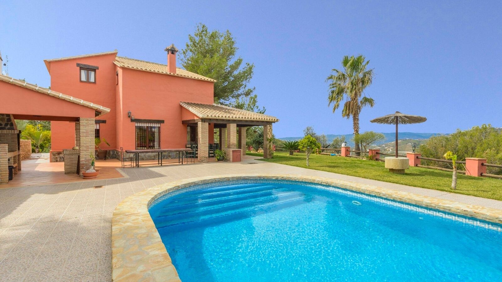 El Pino de Sayalonga by Ruralidays