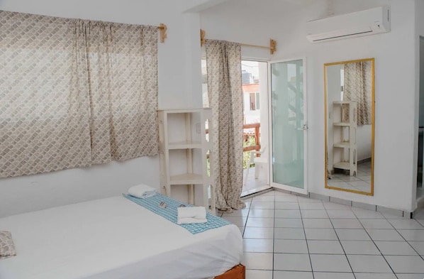 Habitación doble | Cortinas blackout, tabla de planchar con plancha y wifi gratis 